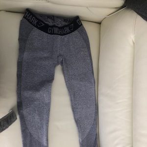 Gym shark leggings